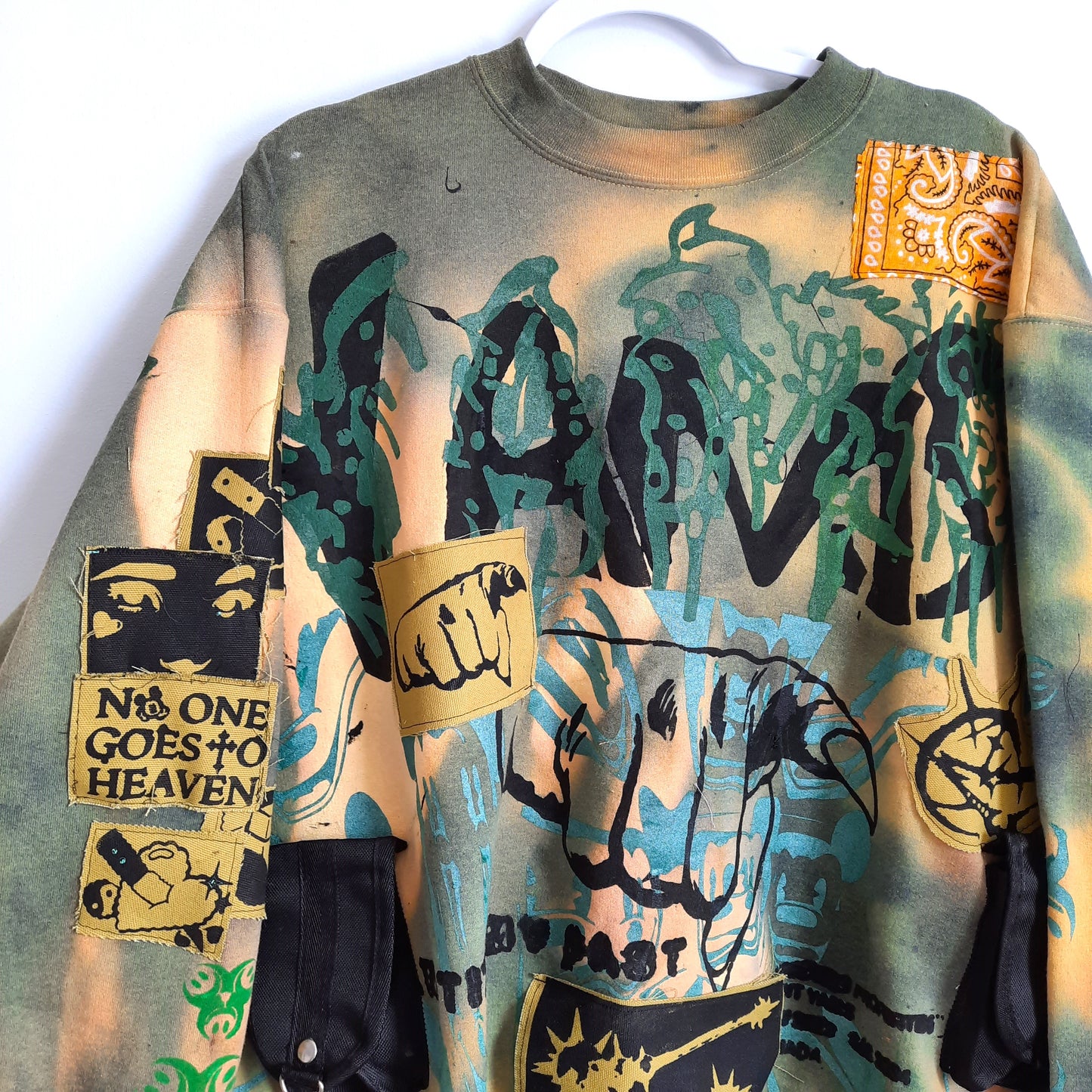 '๐๐ช๐ญ๐ญ ๐๐บ๐ฆ & ๐๐บ๐ข๐ฏ๐ช๐ฅ๐ฆ' Crewneck Sweater