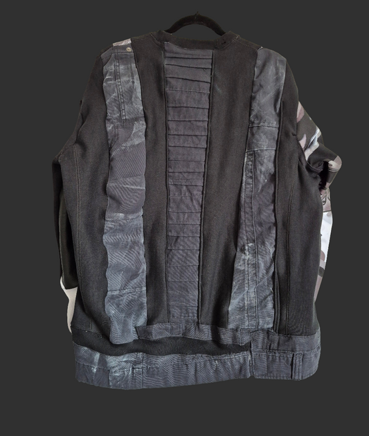 '𝘛𝘩𝘳𝘰𝘵𝘵𝘭𝘦 𝘒𝘪𝘤𝘬𝘦𝘳' Crewneck Sweater