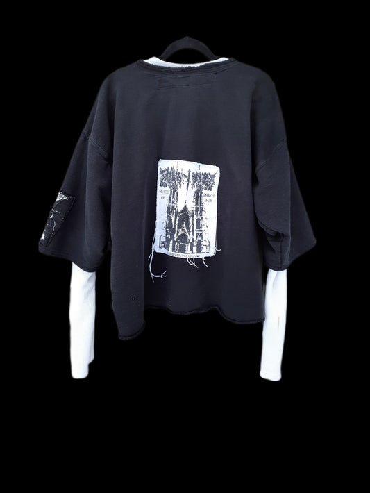 '𝘊𝘳𝘪𝘴𝘪𝘴 𝘈𝘤𝘵𝘰𝘳' Cropped Sweater with Layered Sleeves