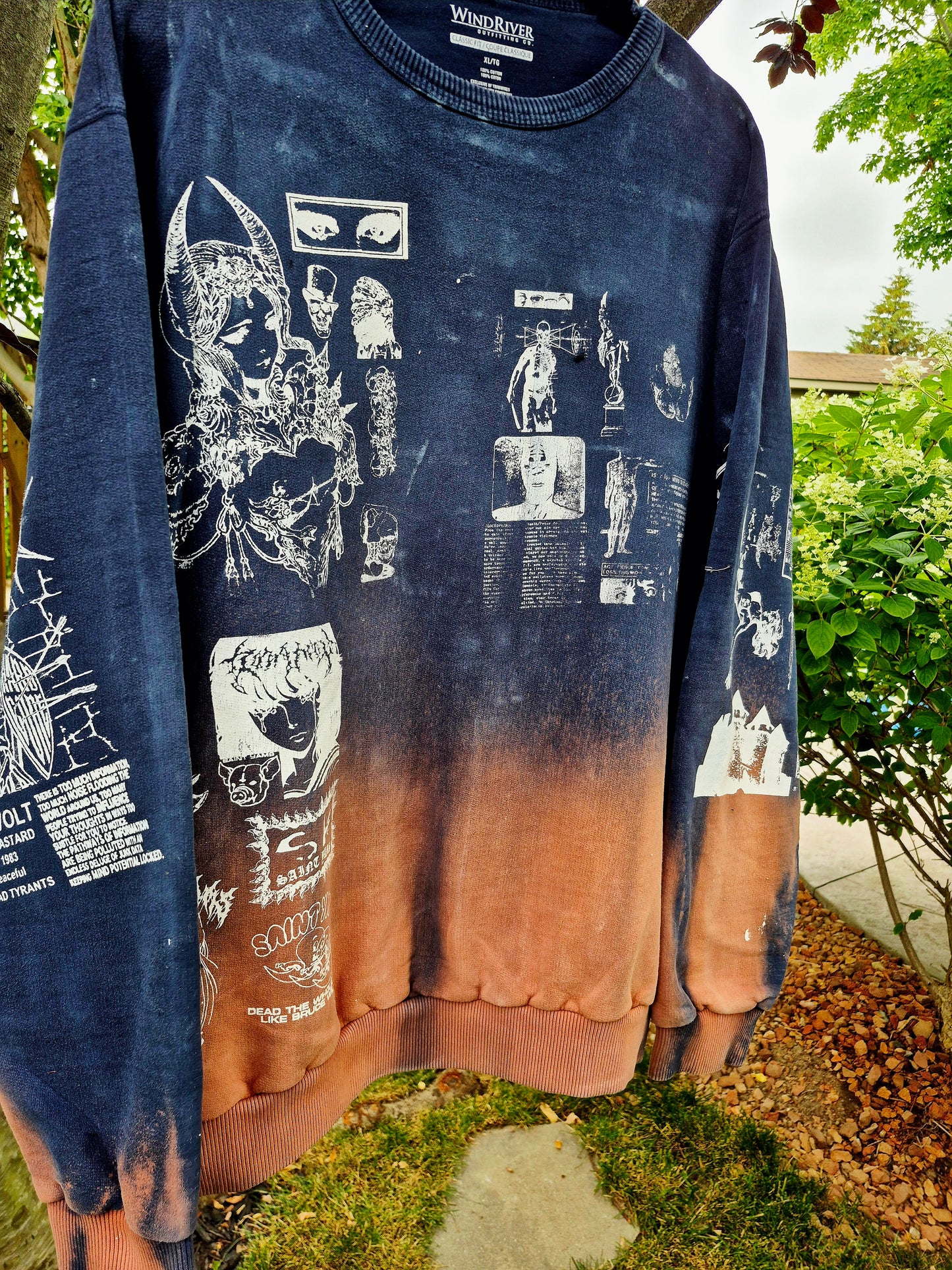 '𝘏𝘦𝘢𝘥𝘢𝘤𝘩𝘦 𝘔𝘢𝘯𝘵𝘳𝘢' Crewneck