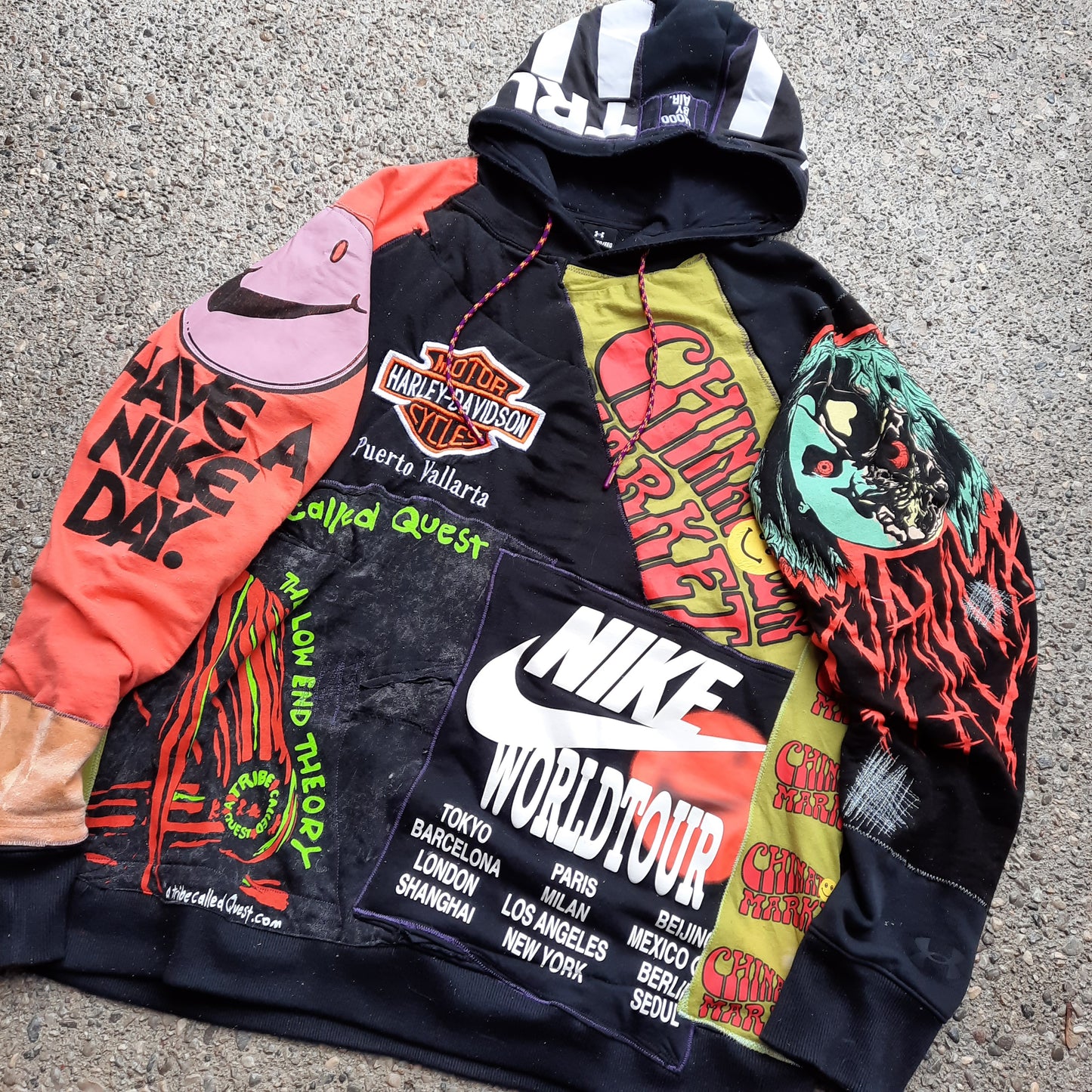 '๐๐ฐ๐ฏ๐จ๐ญ๐ฐ๐ฎ๐ฆ๐ณ๐ข๐ต๐ฆ' Reconstructed Hoodie