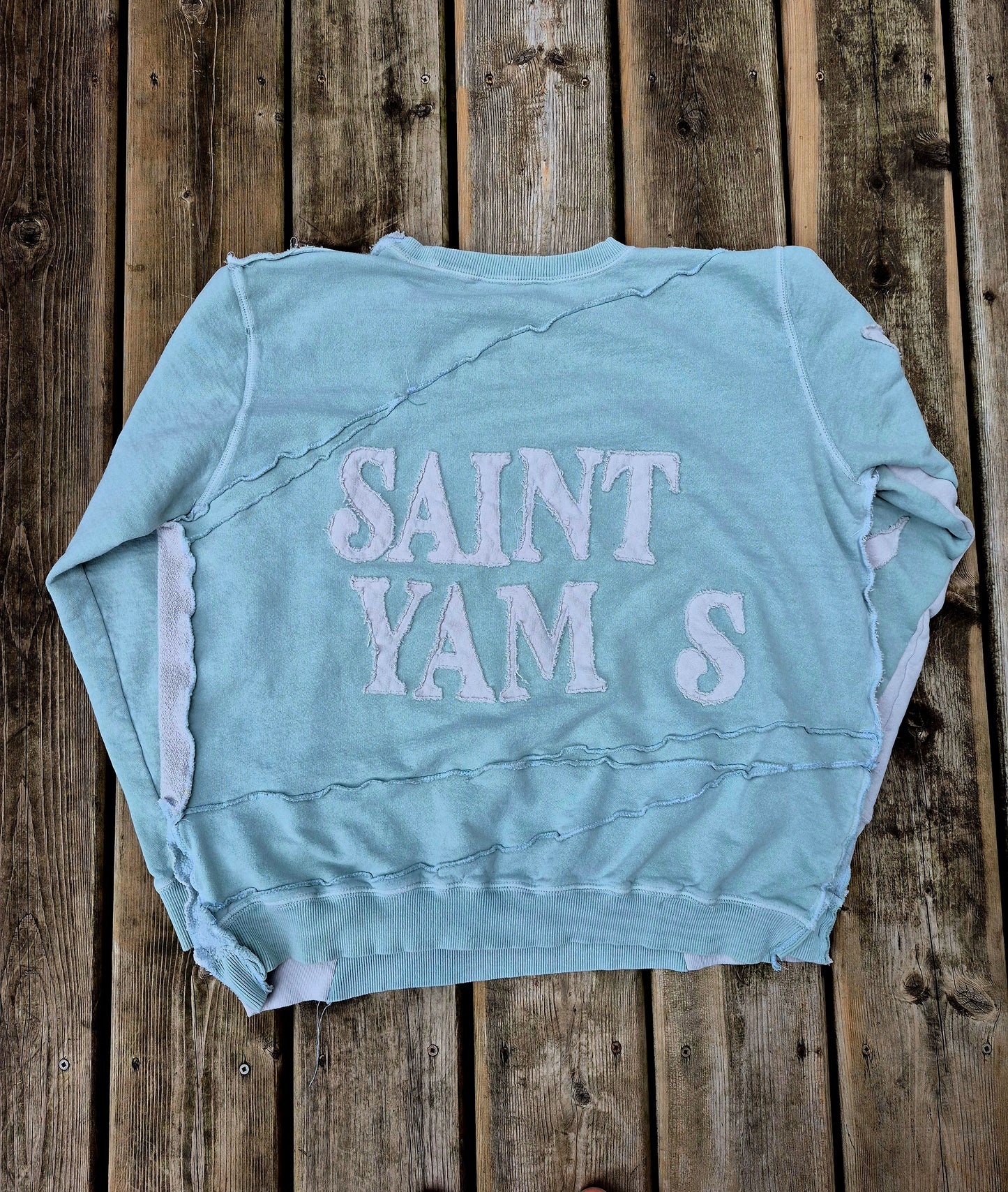 'ππ³π£πͺπ΅π’π πππ’π€πͺπ¦π³' Crewneck Sweater