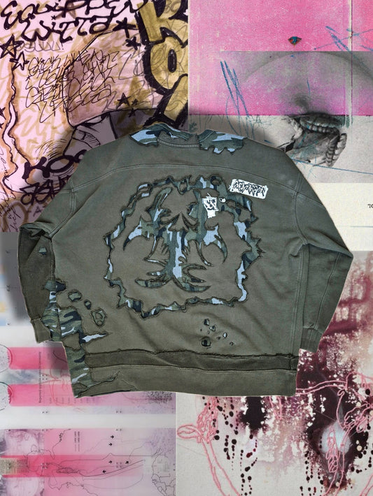 '𝘗𝘦𝘳𝘴𝘰𝘯𝘢 𝘕𝘰𝘯 𝘎𝘳𝘢𝘵𝘢' Crewneck Sweater