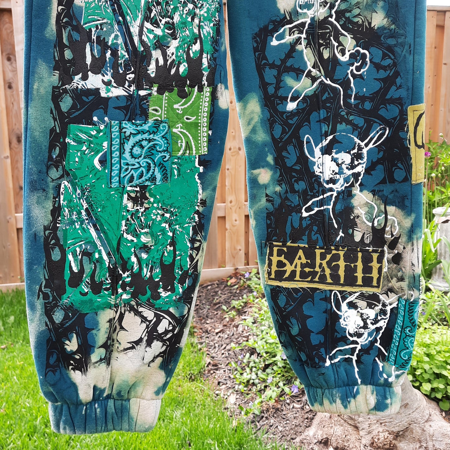 'ππ°πππ’π³π₯ ππ³π¦π¦π―π΄' Sweatpants