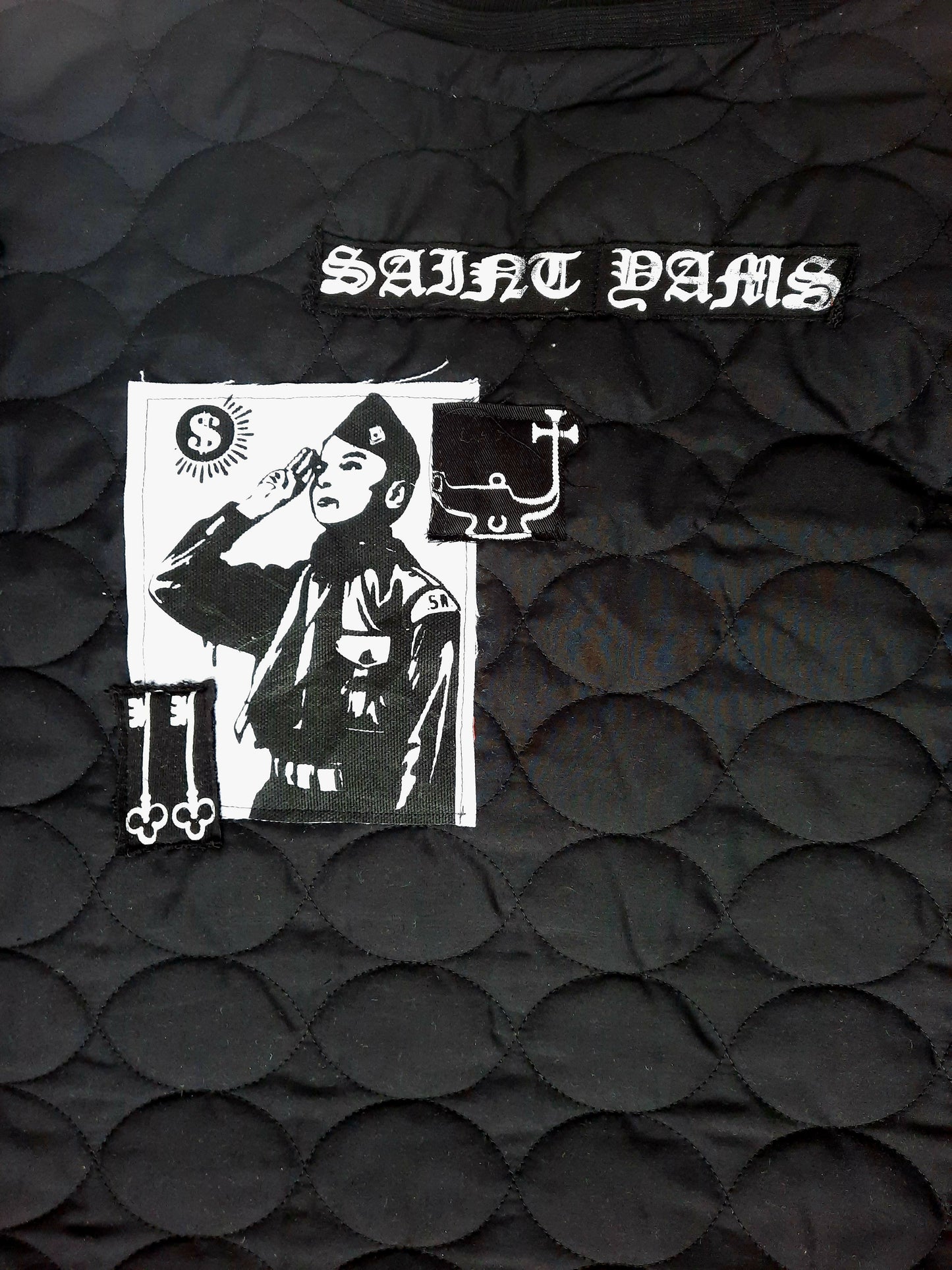 '𝘉𝘪𝘨 𝘚𝘢𝘭𝘶𝘵𝘦' Quilted Pullover