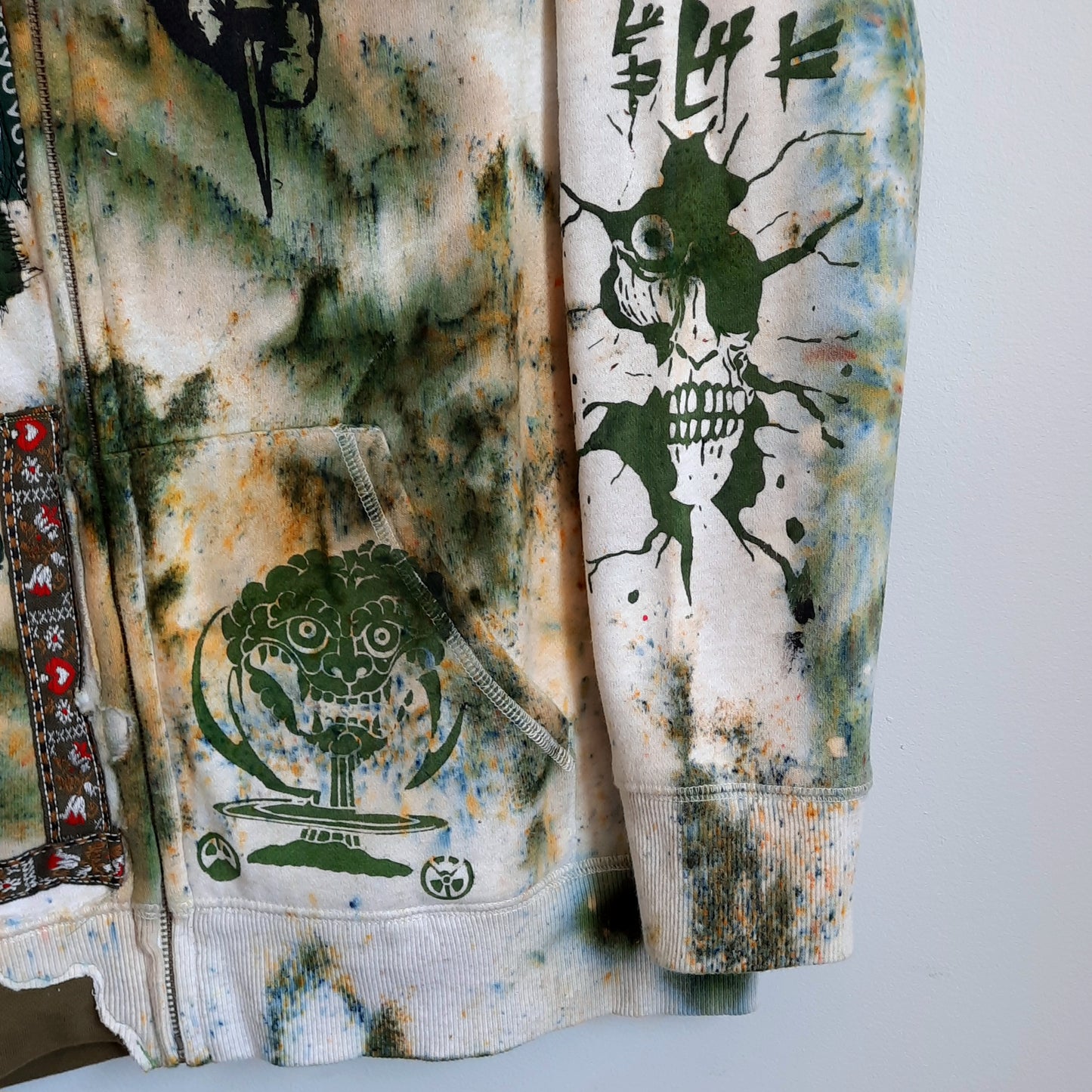 '𝘚𝘸𝘢𝘮𝘱 𝘔𝘰𝘯𝘴𝘵𝘦𝘳' Hoodie