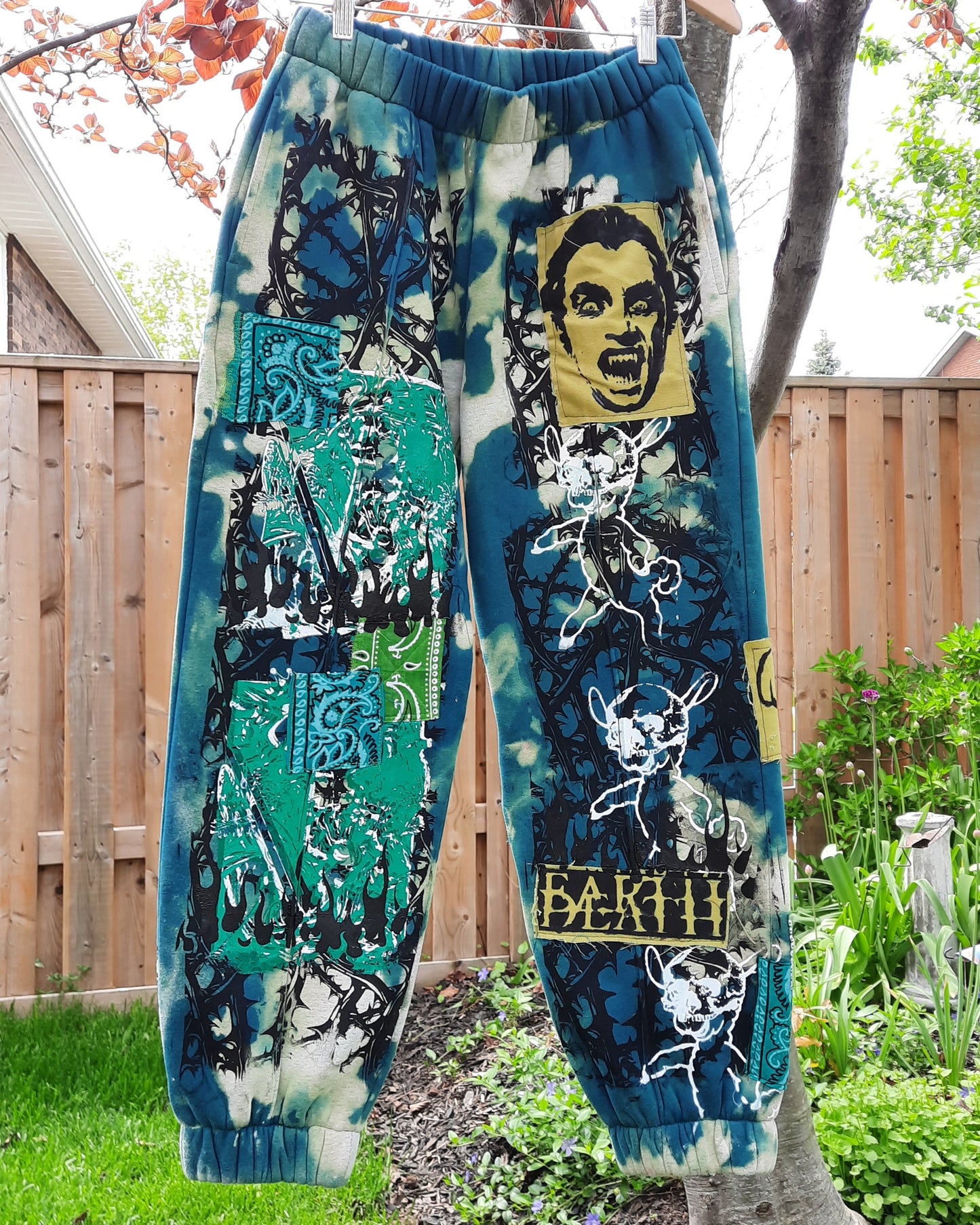 'ππ°πππ’π³π₯ ππ³π¦π¦π―π΄' Sweatpants