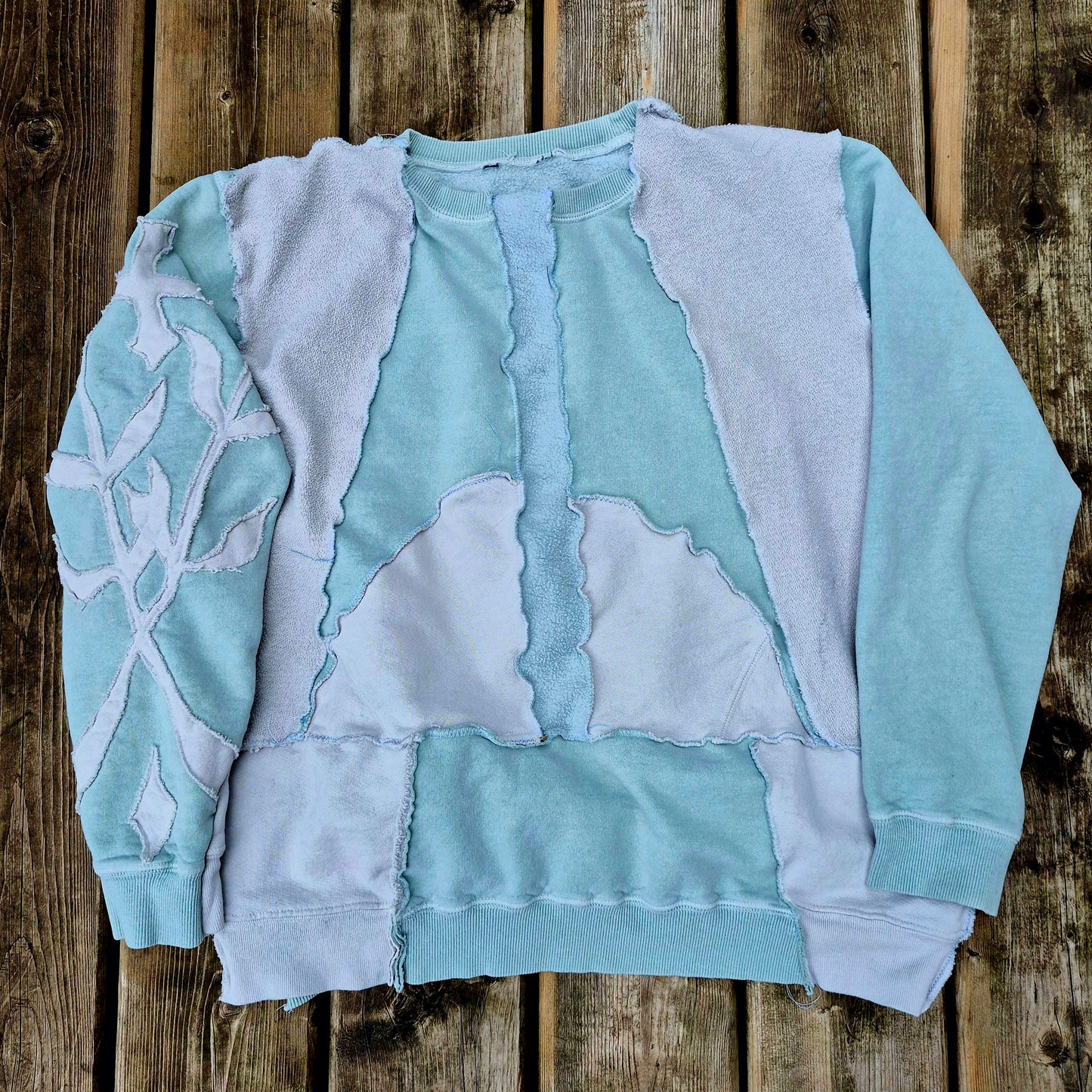'ππ³π£πͺπ΅π’π πππ’π€πͺπ¦π³' Crewneck Sweater