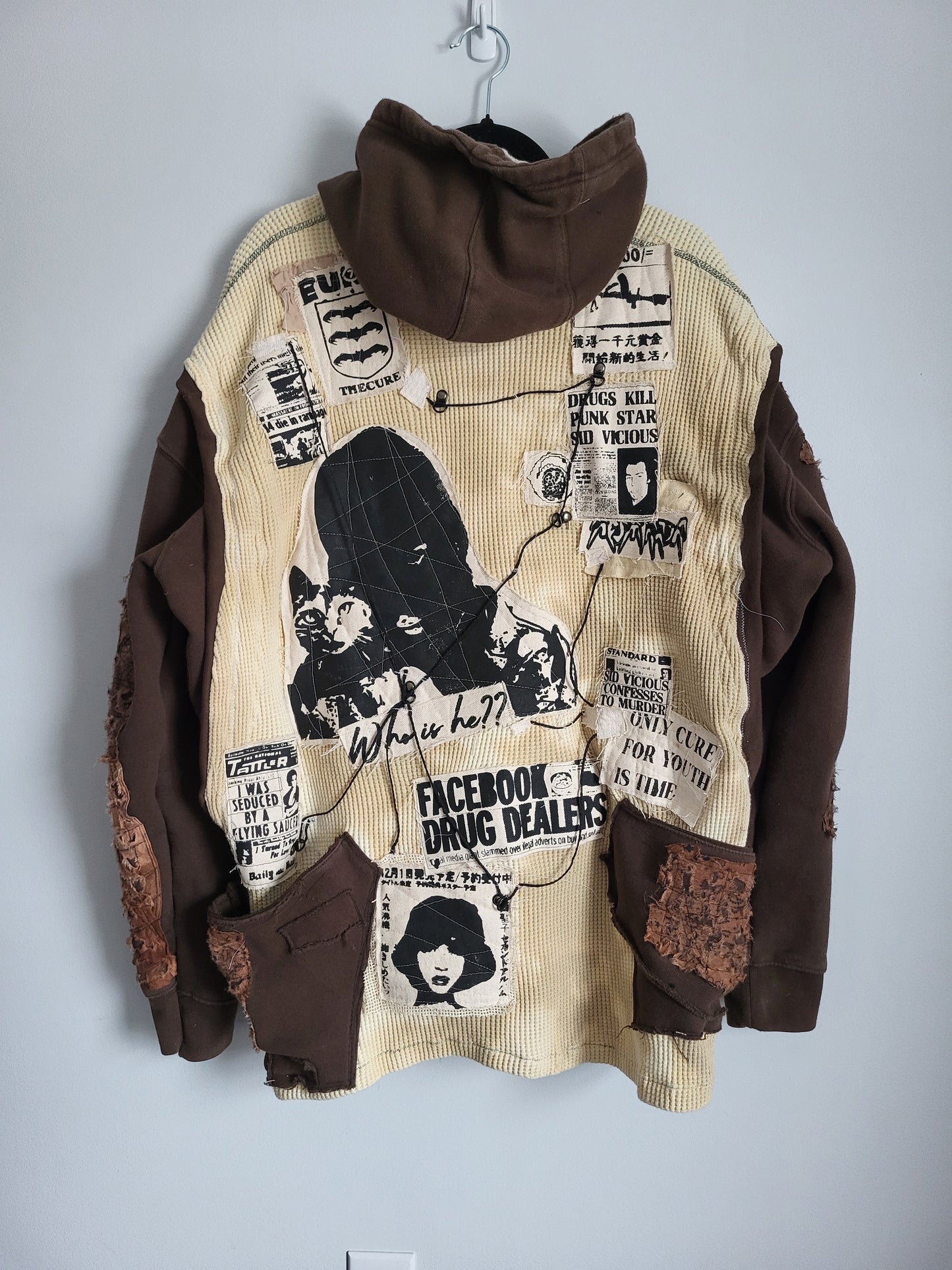 '𝘎𝘭𝘰𝘣𝘢𝘭 𝘊𝘰𝘯𝘴𝘱𝘪𝘳𝘢𝘤𝘺' Hoodie