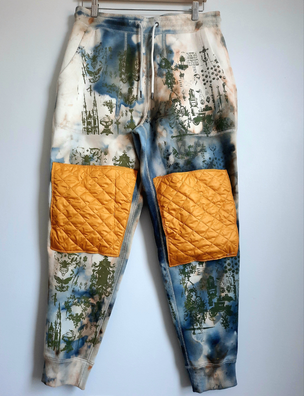 '𝘎𝘰𝘭𝘥 𝘚𝘬𝘪𝘦𝘴' Sweatpants