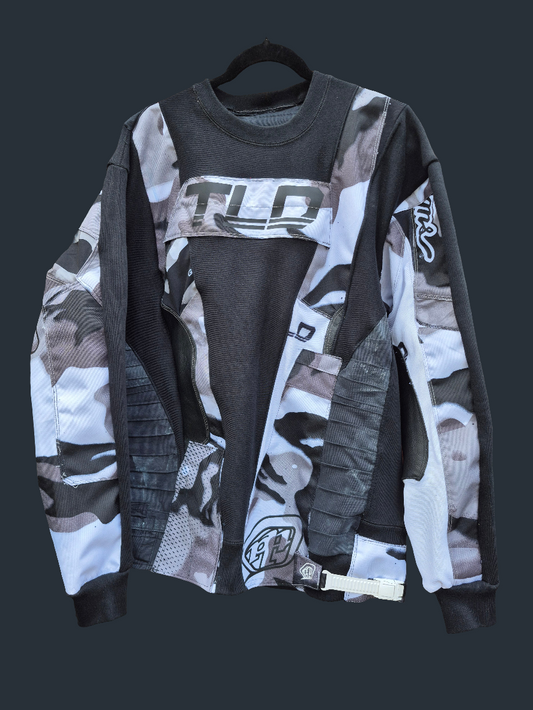 '𝘛𝘩𝘳𝘰𝘵𝘵𝘭𝘦 𝘒𝘪𝘤𝘬𝘦𝘳' Crewneck Sweater