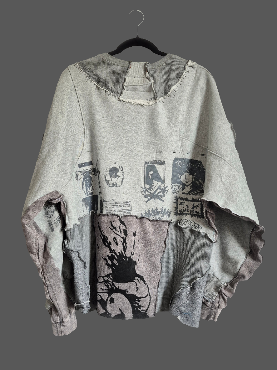 '𝘗𝘪𝘳𝘢𝘵𝘦𝘥 𝘞𝘪𝘯𝘥𝘰𝘸𝘴 95' Sweater