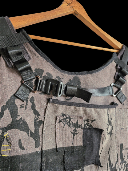 '𝘐𝘯𝘥𝘶𝘴𝘵𝘳𝘪𝘢𝘭 𝘚𝘤𝘢𝘳𝘴' Tactical Vest
