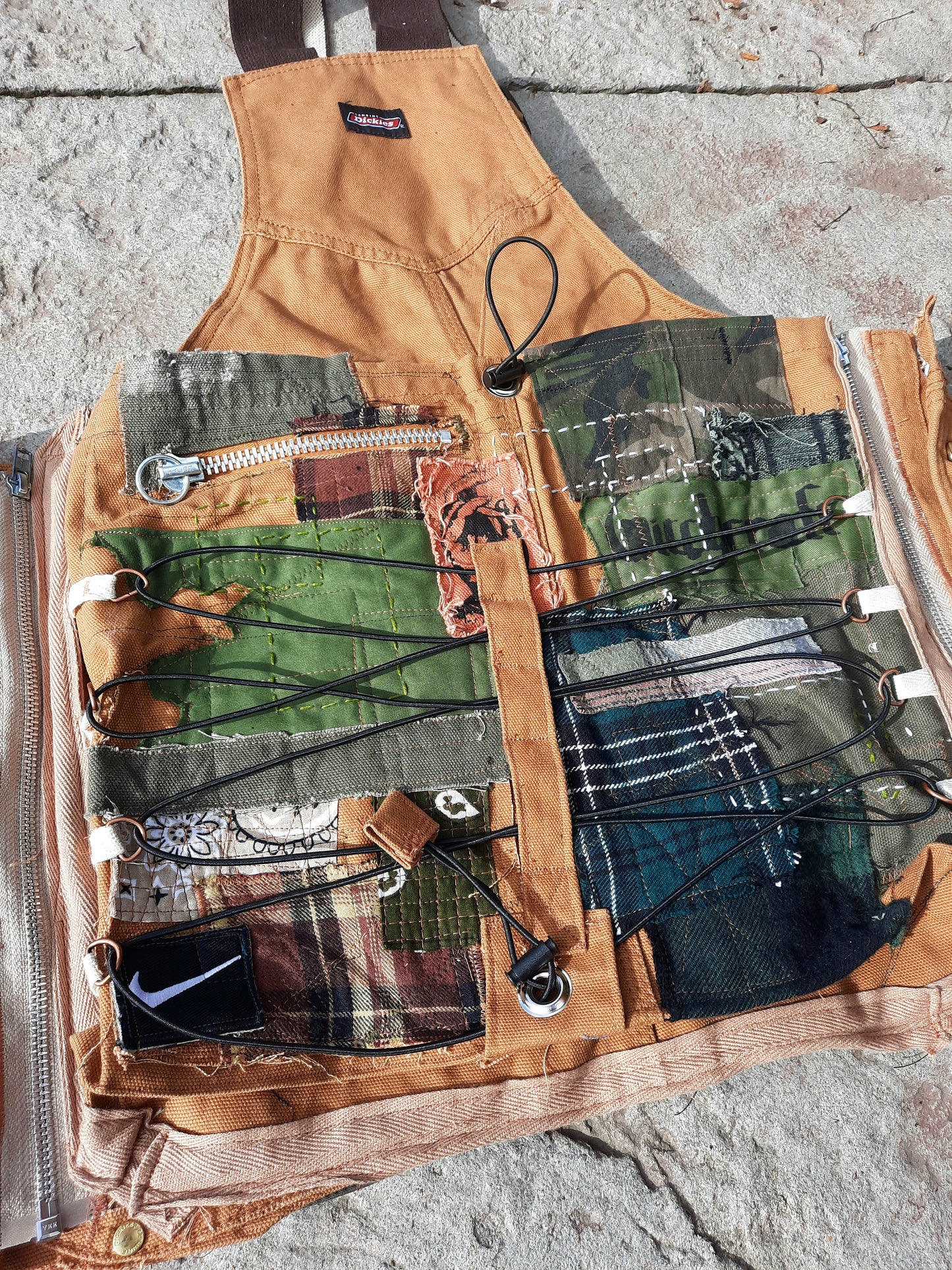 '𝘈𝘱𝘰𝘤𝘢𝘭𝘺𝘱𝘵𝘪𝘤 𝘏𝘪𝘱𝘱𝘪𝘦' Outdoor Vest