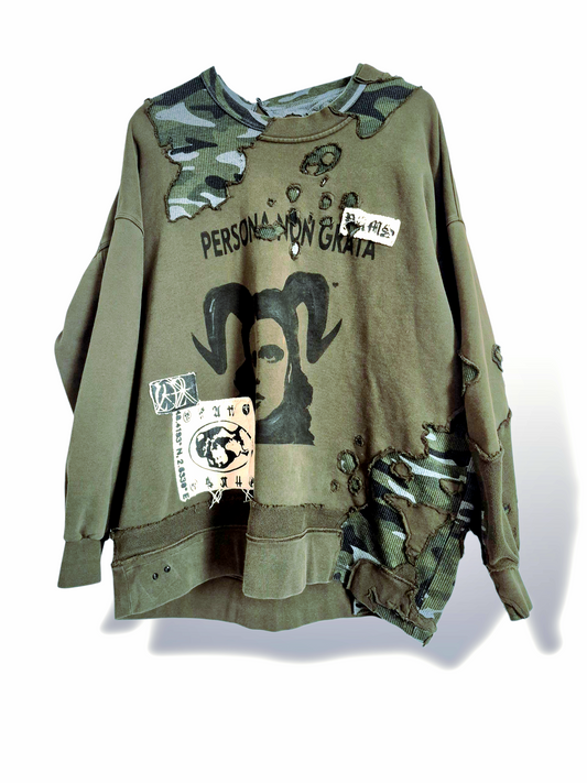 '𝘗𝘦𝘳𝘴𝘰𝘯𝘢 𝘕𝘰𝘯 𝘎𝘳𝘢𝘵𝘢' Sweater