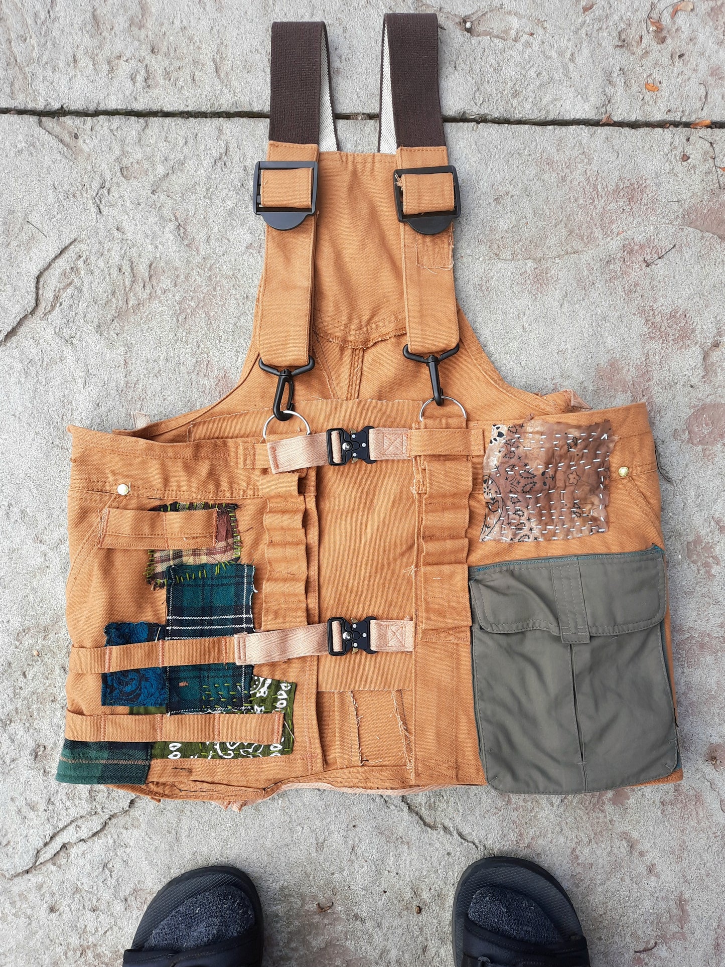 '𝘈𝘱𝘰𝘤𝘢𝘭𝘺𝘱𝘵𝘪𝘤 𝘏𝘪𝘱𝘱𝘪𝘦' Outdoor Vest