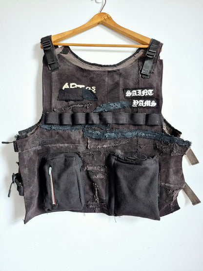 '𝘐𝘯𝘥𝘶𝘴𝘵𝘳𝘪𝘢𝘭 𝘚𝘤𝘢𝘳𝘴' Tactical Vest