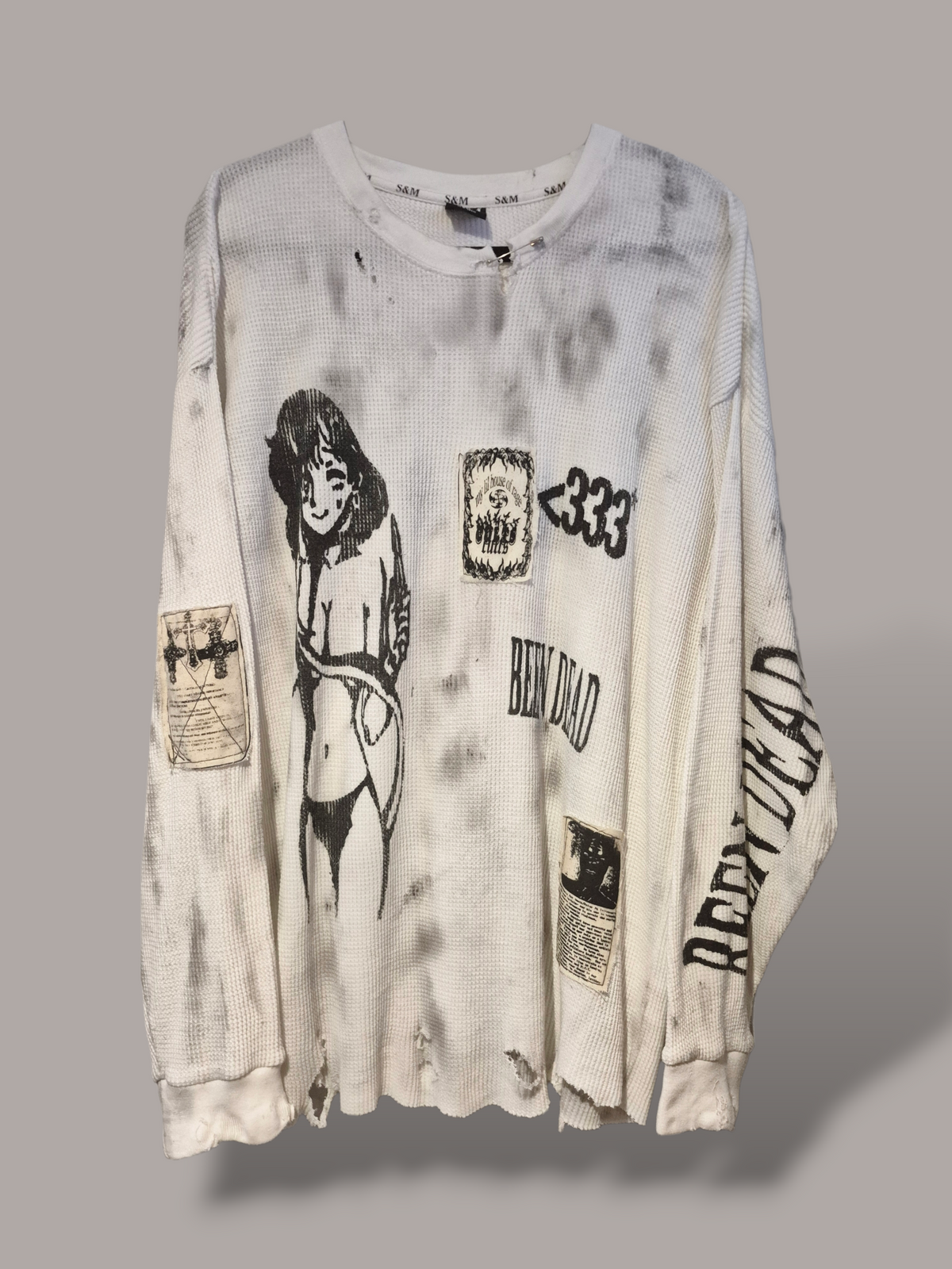 '𝘓𝘪𝘷𝘪𝘯𝘨 𝘙𝘦𝘯𝘵 𝘍𝘳𝘦𝘦 𝘪𝘯 𝘮𝘺 𝘌𝘹𝘦𝘴 𝘏𝘦𝘢𝘥' Long Sleeve Shirt
