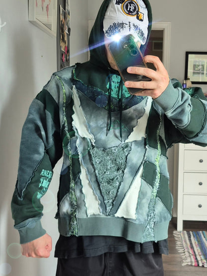 '𝘌𝘮𝘦𝘳𝘢𝘭𝘥 𝘊𝘪𝘵𝘺' Hoodie