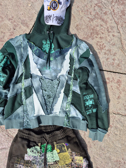 '𝘌𝘮𝘦𝘳𝘢𝘭𝘥 𝘊𝘪𝘵𝘺' Hoodie
