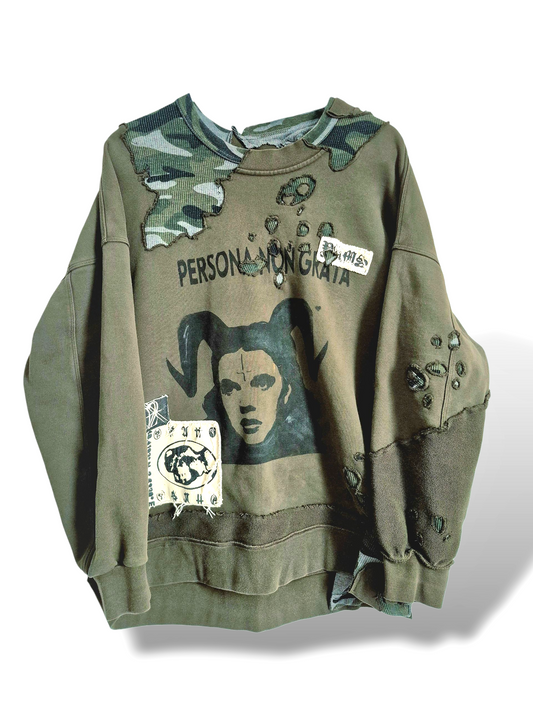 '𝘗𝘦𝘳𝘴𝘰𝘯𝘢 𝘕𝘰𝘯 𝘎𝘳𝘢𝘵𝘢' Sweater