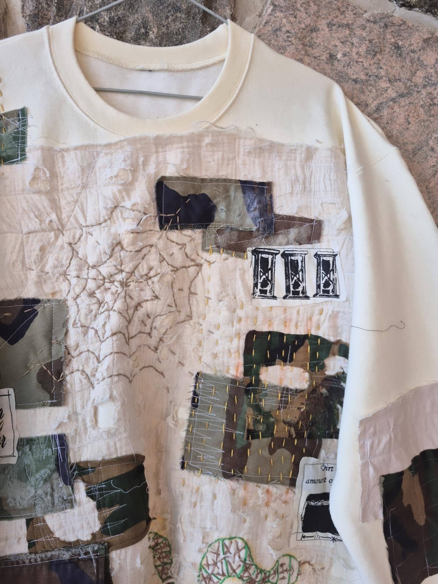 '𝘔𝘰𝘥𝘦𝘳𝘯 𝘛𝘳𝘪𝘣𝘢𝘭 𝘞𝘢𝘳𝘧𝘢𝘳𝘦' Crewneck Sweater