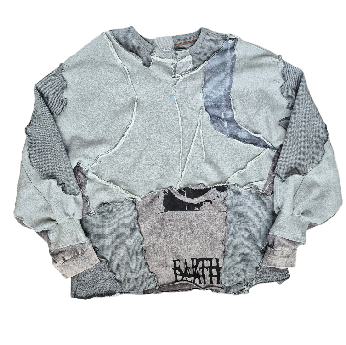 '𝘗𝘪𝘳𝘢𝘵𝘦𝘥 𝘞𝘪𝘯𝘥𝘰𝘸𝘴 95' Sweater