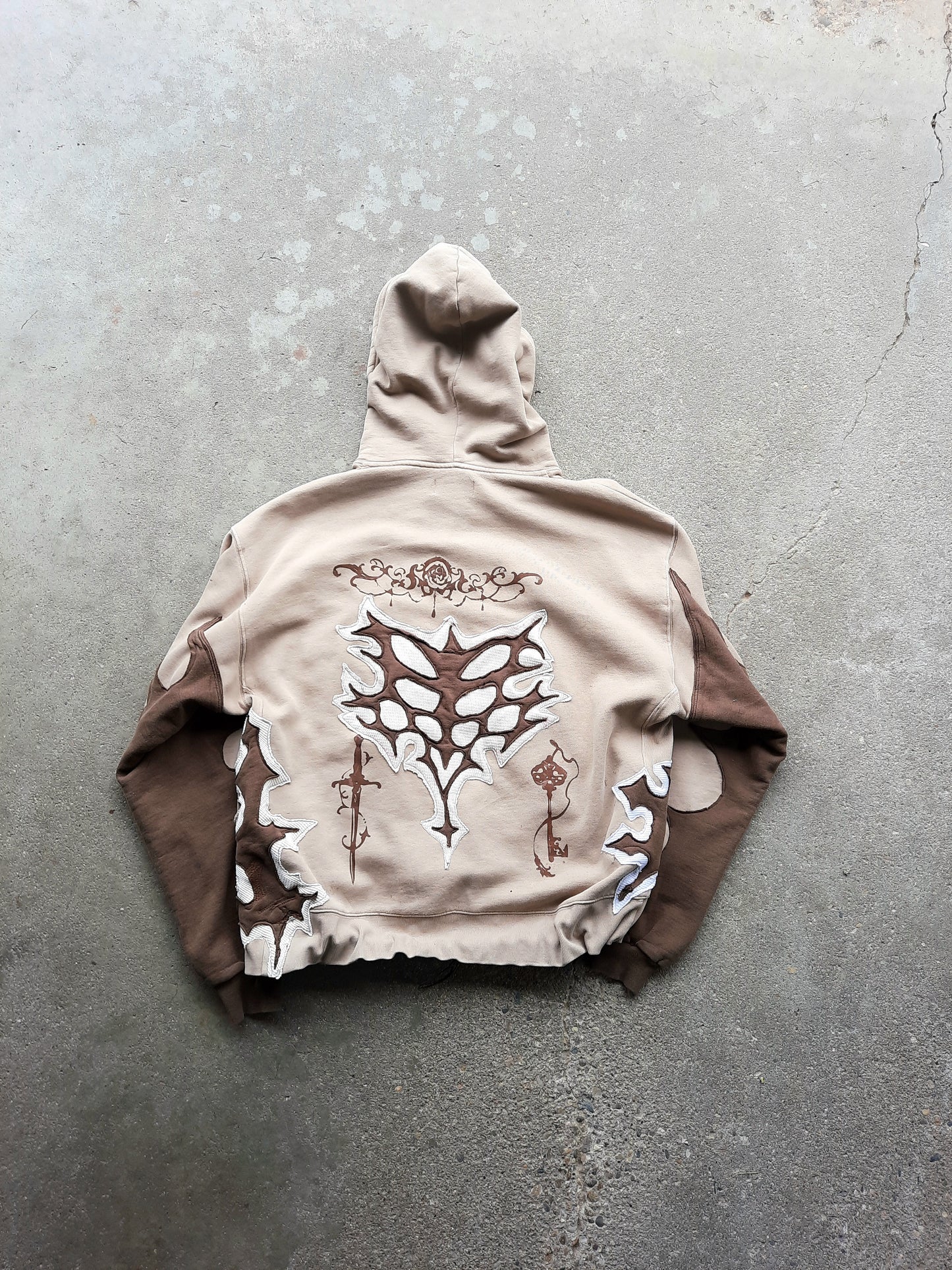 '𝘎𝘳𝘰𝘶𝘯𝘥𝘸𝘪𝘳𝘦' Hoodie