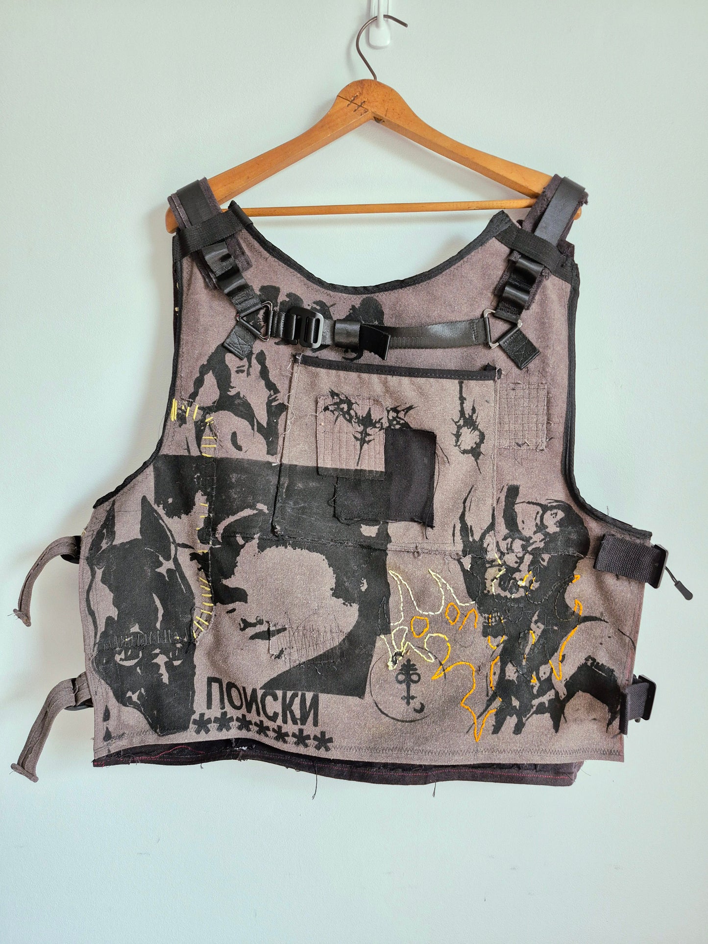 '𝘐𝘯𝘥𝘶𝘴𝘵𝘳𝘪𝘢𝘭 𝘚𝘤𝘢𝘳𝘴' Tactical Vest
