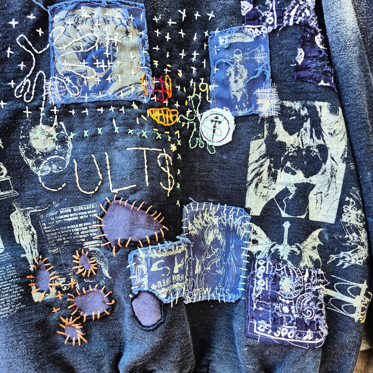 '𝘊𝘶𝘭𝘵 𝘚𝘵𝘢𝘳𝘵𝘦𝘳' Sweater