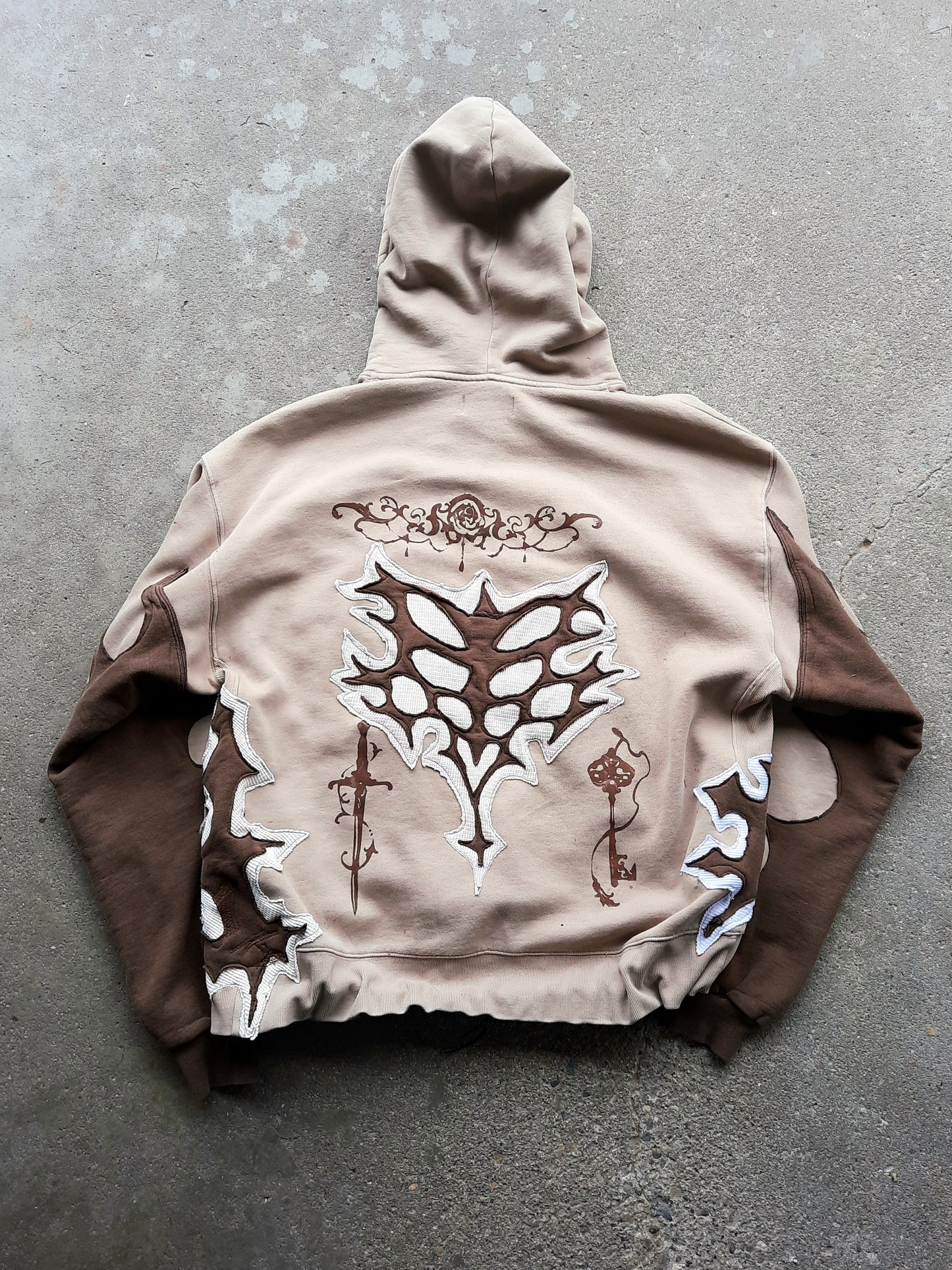 '𝘎𝘳𝘰𝘶𝘯𝘥𝘸𝘪𝘳𝘦' Hoodie