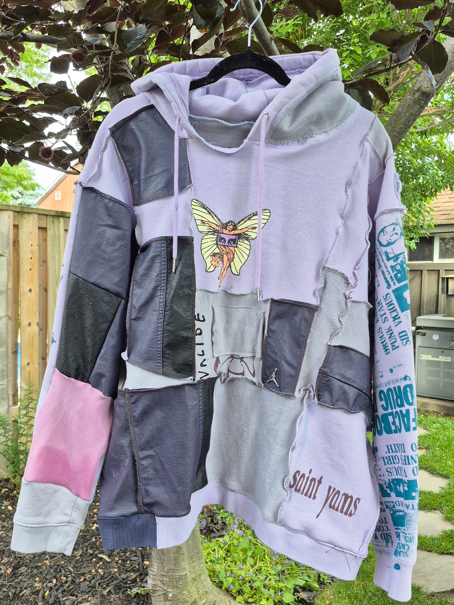 '𝘔𝘢𝘶𝘷𝘦 𝘉𝘪𝘴𝘩, 𝘎𝘦𝘵 𝘖𝘶𝘵 𝘛𝘩𝘦 𝘞𝘢𝘺' Patchwork Hoodie