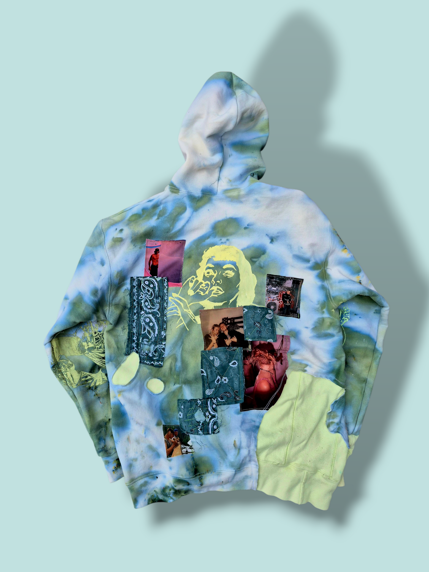 '𝘔𝘦𝘮𝘰𝘳𝘺 𝘏𝘰𝘭𝘦' Hoodie
