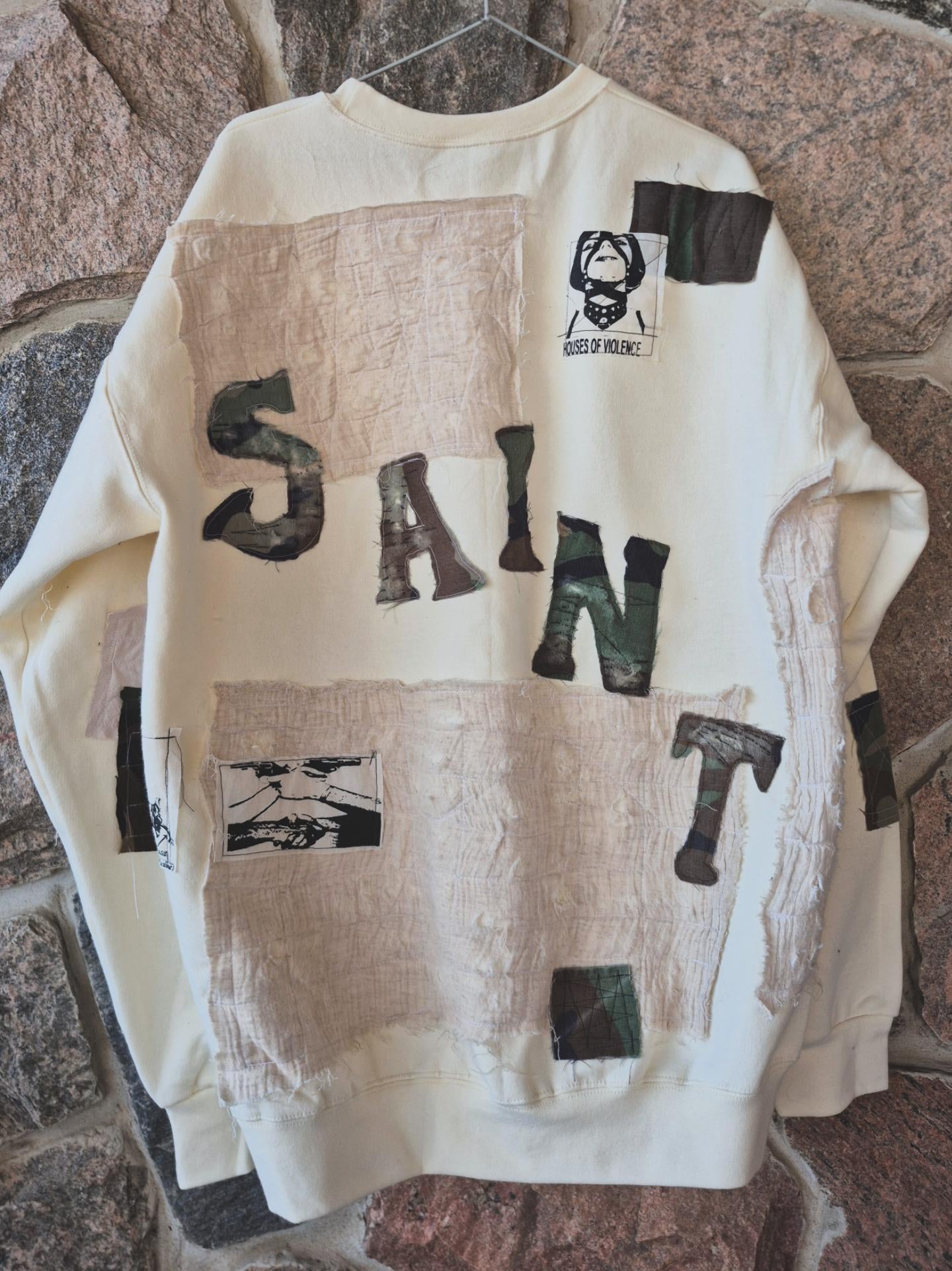 '𝘔𝘰𝘥𝘦𝘳𝘯 𝘛𝘳𝘪𝘣𝘢𝘭 𝘞𝘢𝘳𝘧𝘢𝘳𝘦' Crewneck Sweater
